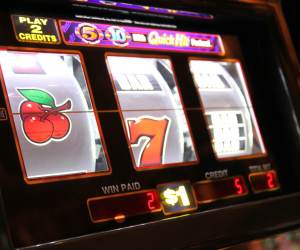 Return to Player - A slot machine spinning